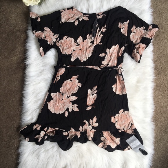 NWT le chateau Dress - Picture 6 of 7